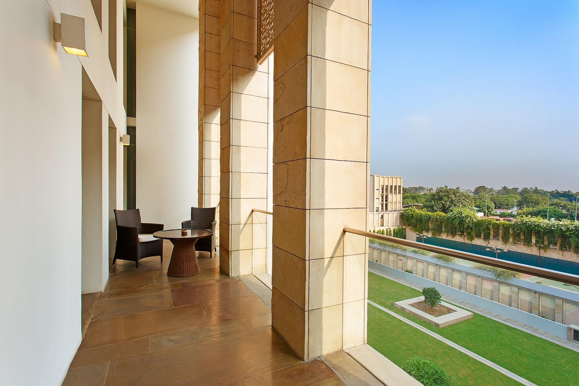 The Lodhi - A Member Of The Leading Hotels Of The World New Delhi Exterior photo
